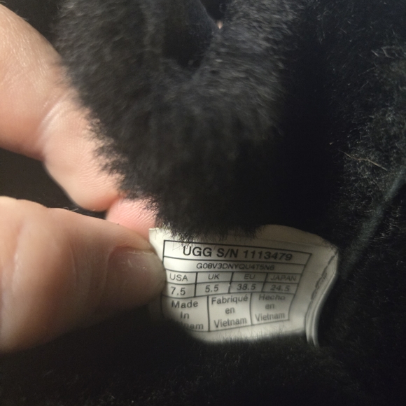 UGG Black Winter Boots with Suede Exterior - Picture 13 of 13